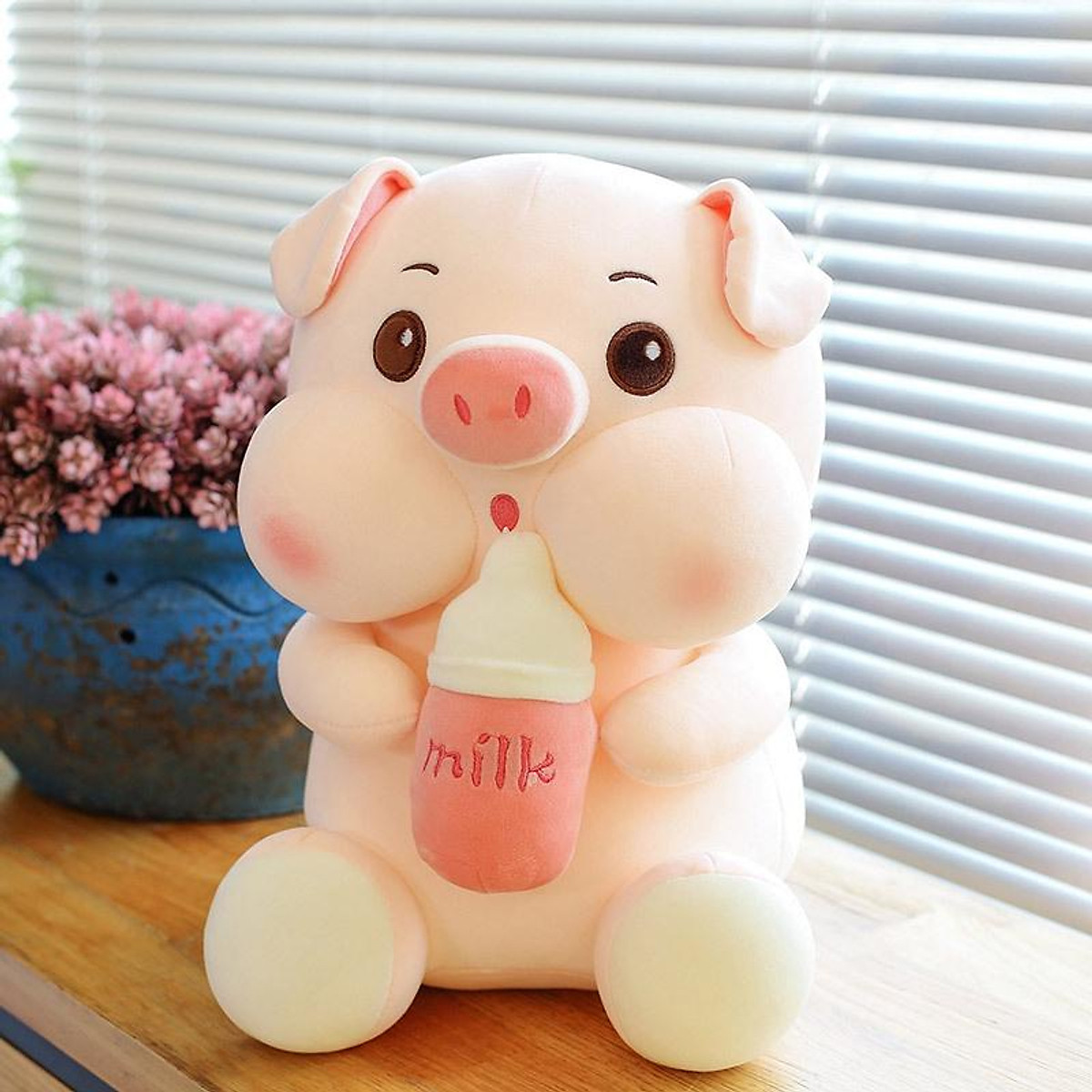 Gấu bông heo ôm bình sữa
